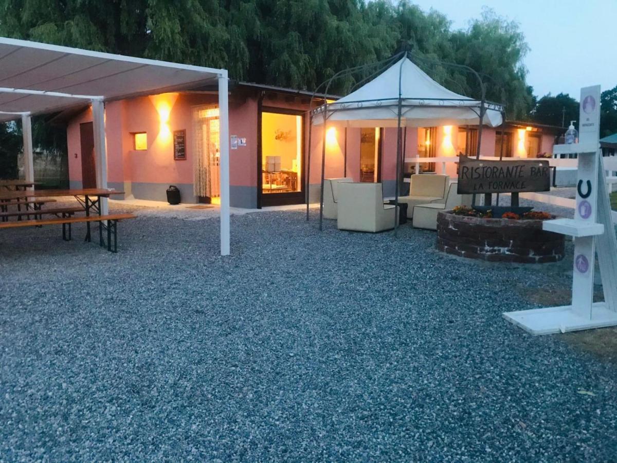 Agriturismo La Fornace Centro Ippico Como Exteriör bild