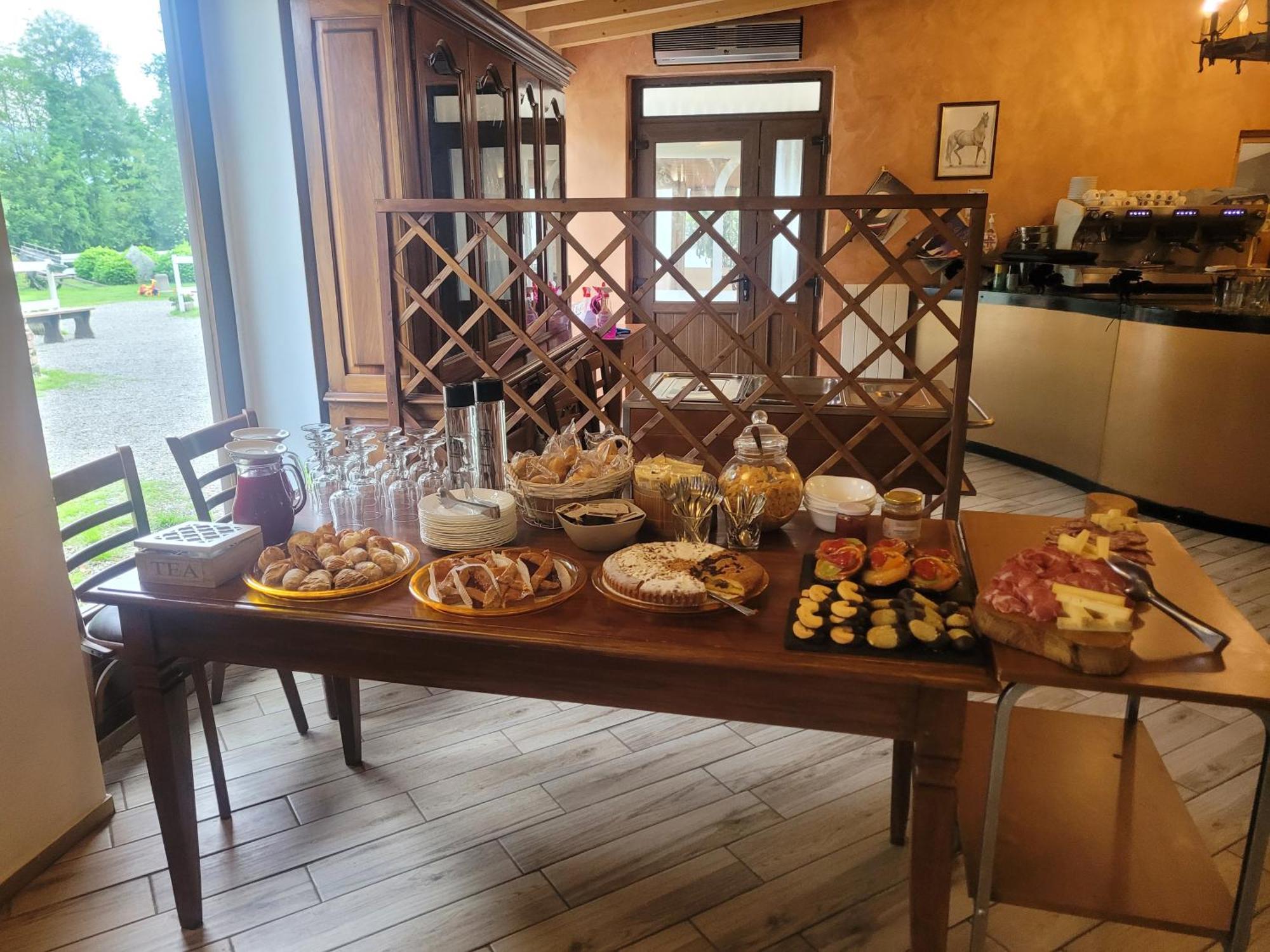 Agriturismo La Fornace Centro Ippico Como Exteriör bild