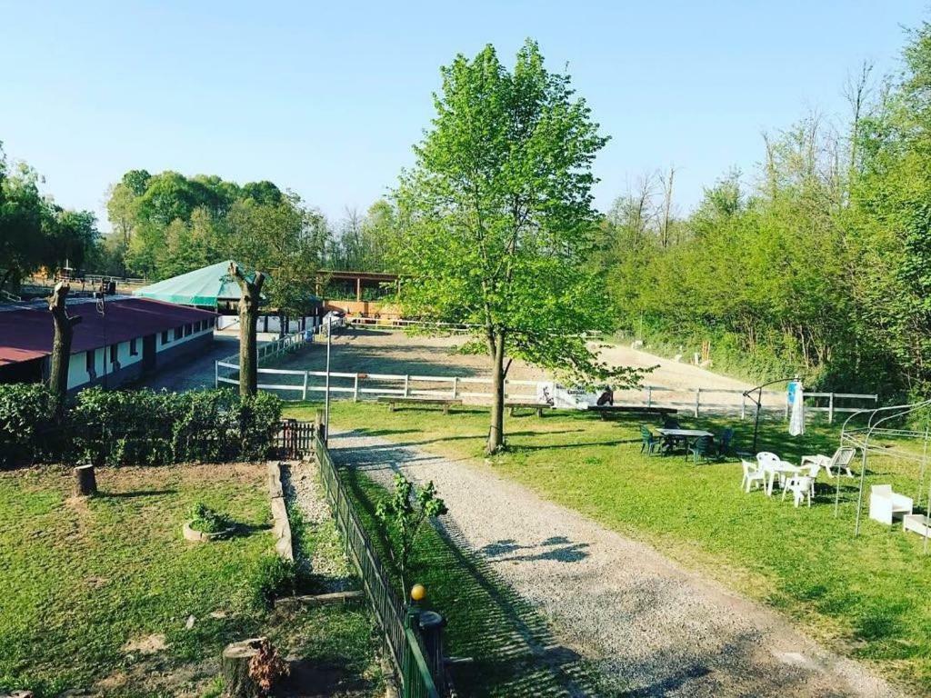 Agriturismo La Fornace Centro Ippico Como Exteriör bild
