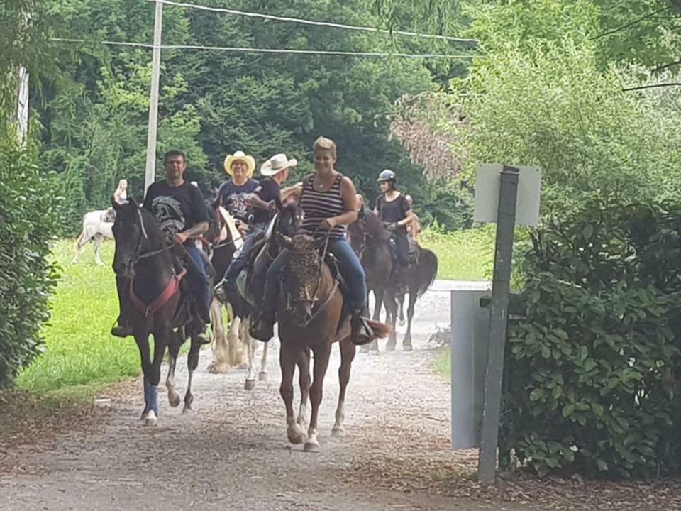 Agriturismo La Fornace Centro Ippico Como Exteriör bild
